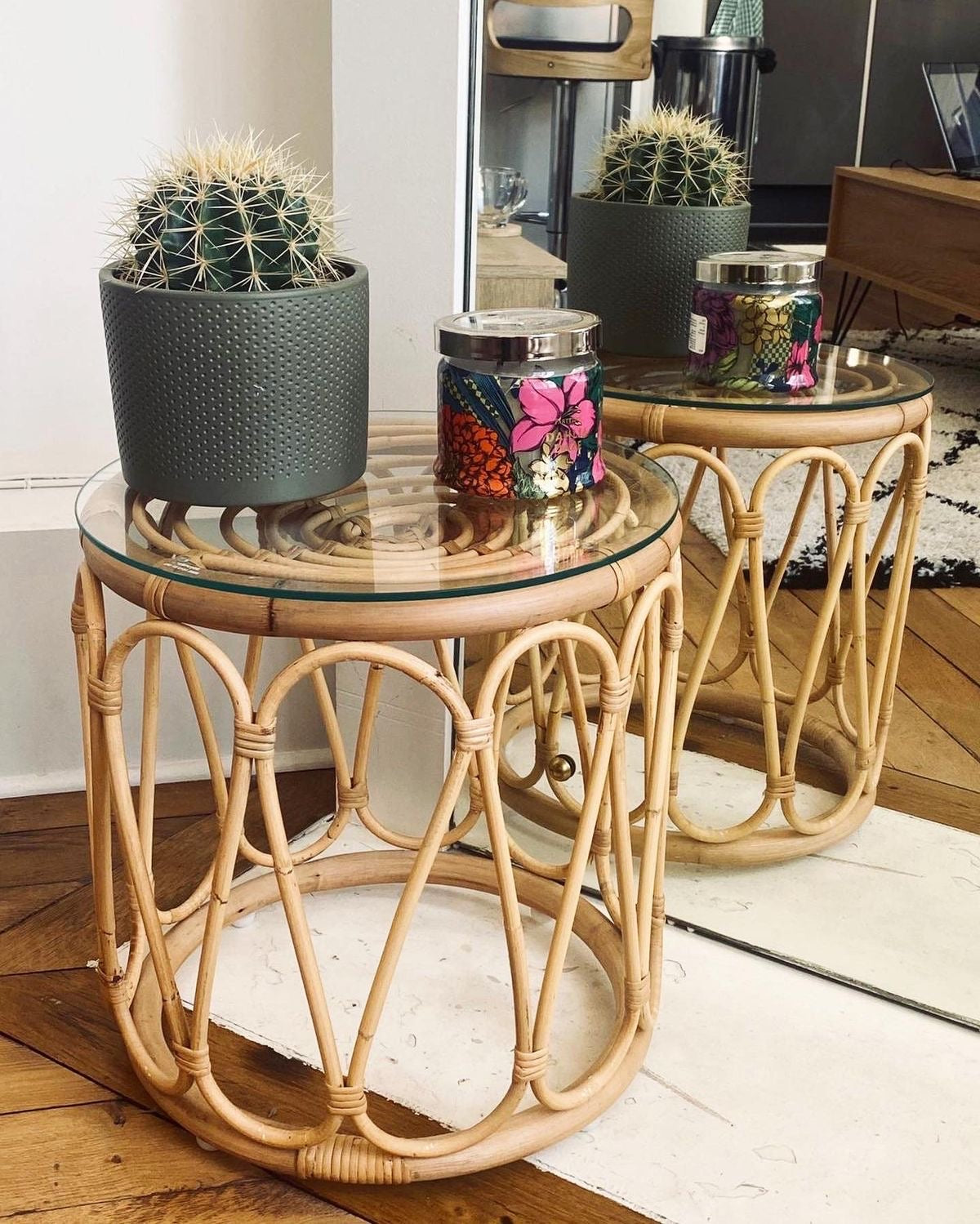 Aria Table